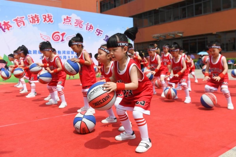 📺 CME集团巡回锦标赛正在NBC及Peacock平台同步直播 来源：GolfChannel官方推特女子高尔夫球坛的最高荣誉即将在LPGA巡回赛收官日揭晓。🏆⚔️